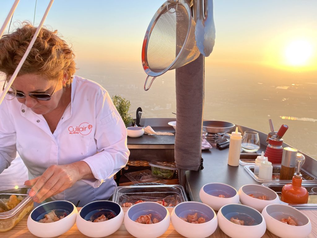 Kochen auf hohem Niveau in einem Heißluftballon